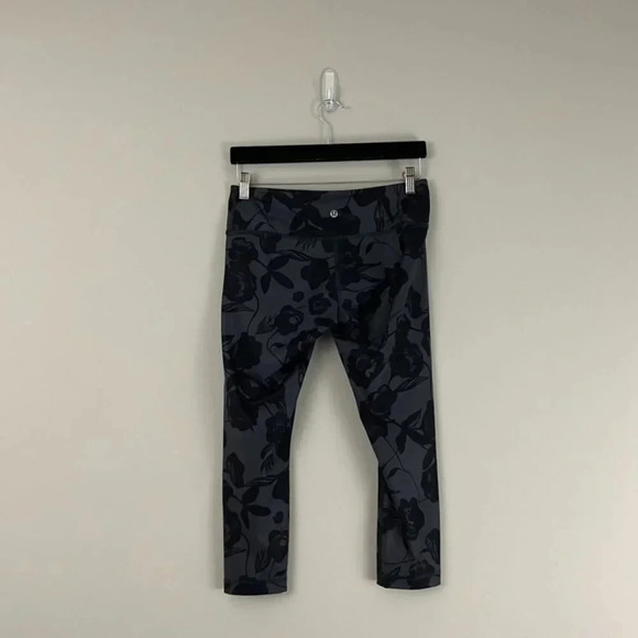 Lululemon Wunder Under Crop II Flat Inky Floral Printed Black Size 8 - Picture 2 of 7